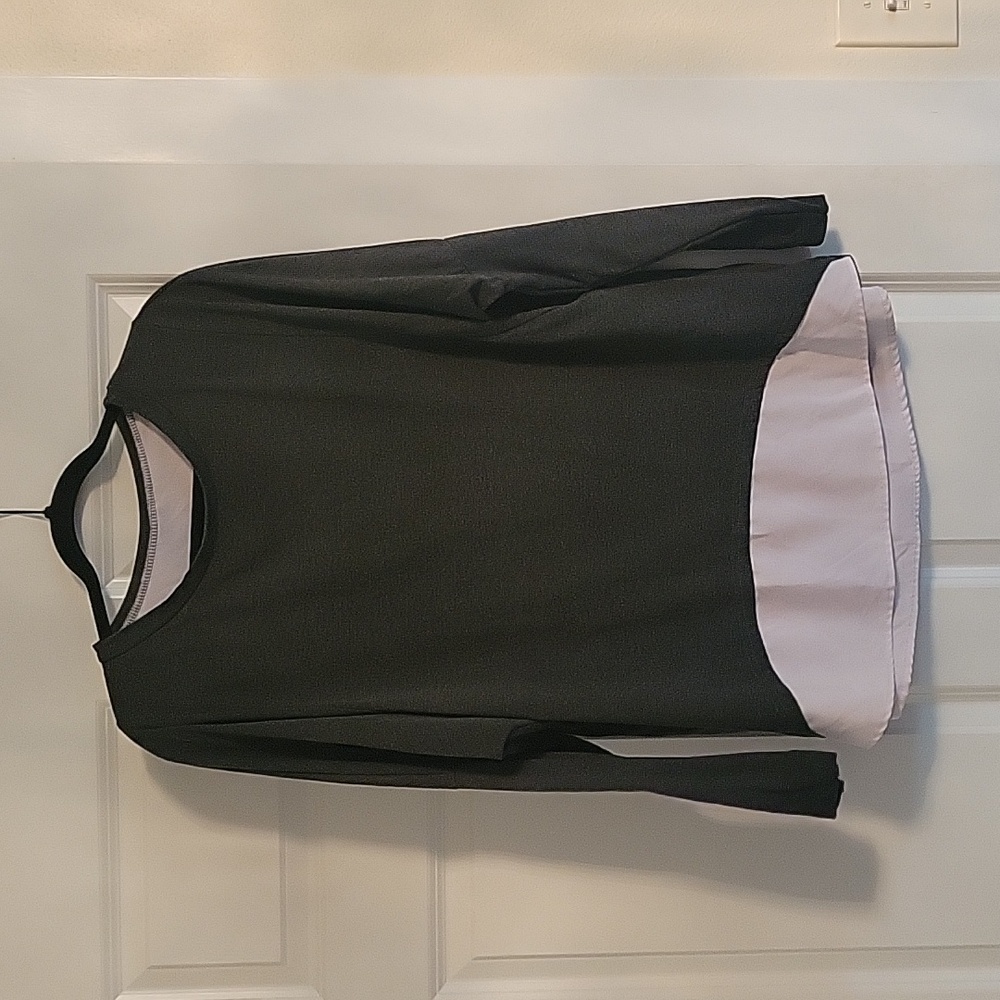 Gray top M